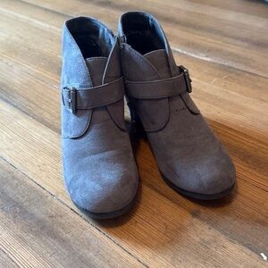 Maurices Gray Wedge Ankle Boots Size 9 Suede-Look Booties Side Zip